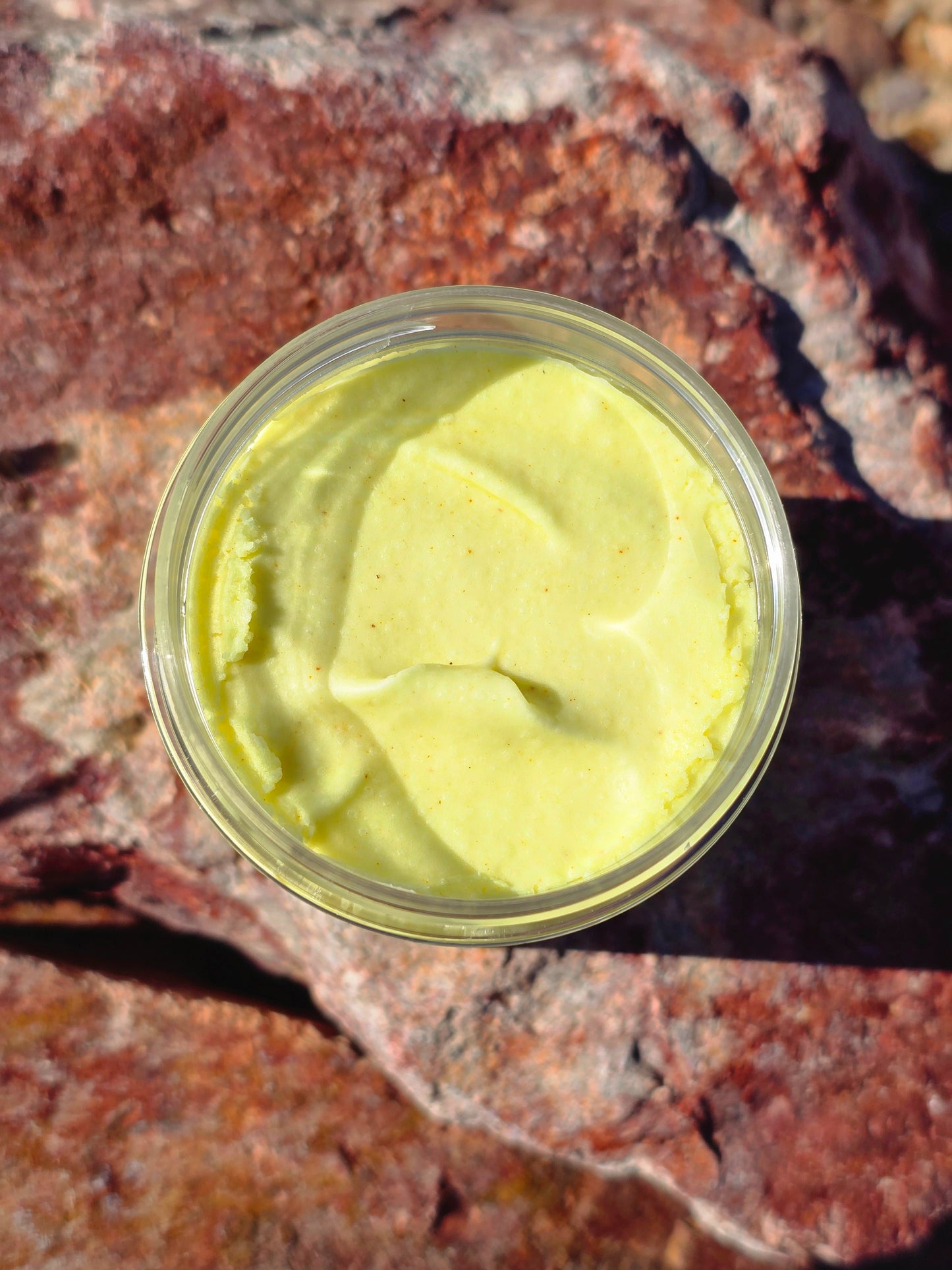 Vegan, all-natural body butter featuring ultra-moisturizing mango and shea butter, enriched with avocado oil, golden jojoba oil, chamomile essential oil, and turmeric powder for deep hydration and skin nourishment.