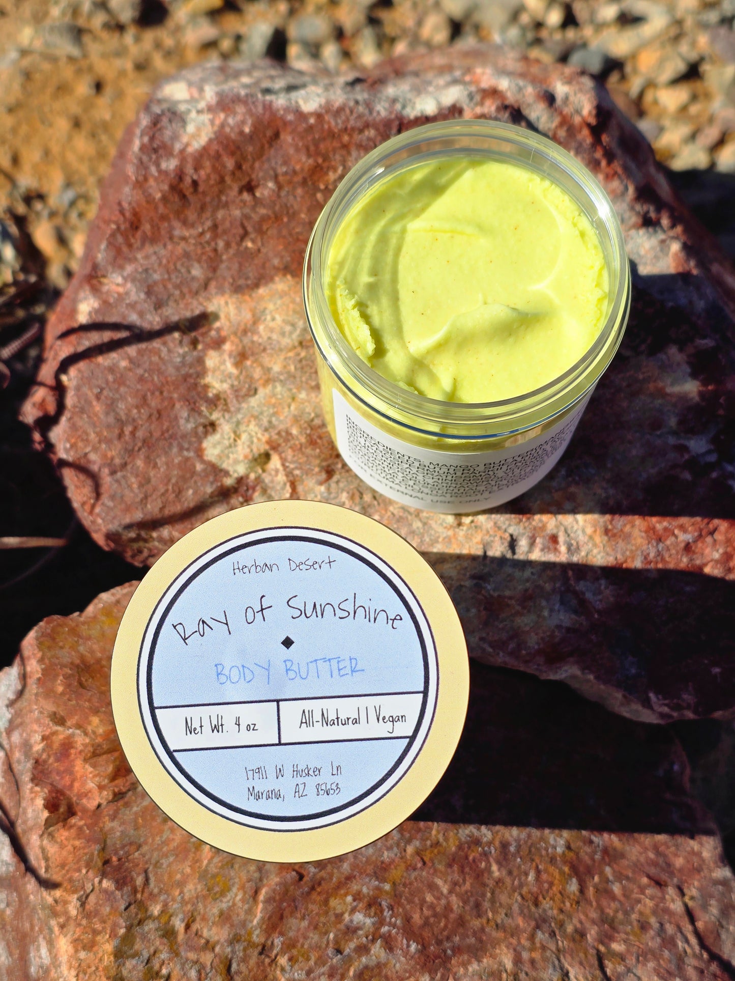 Vegan, all-natural body butter featuring ultra-moisturizing mango and shea butter, enriched with avocado oil, golden jojoba oil, chamomile essential oil, and turmeric powder for deep hydration and skin nourishment.